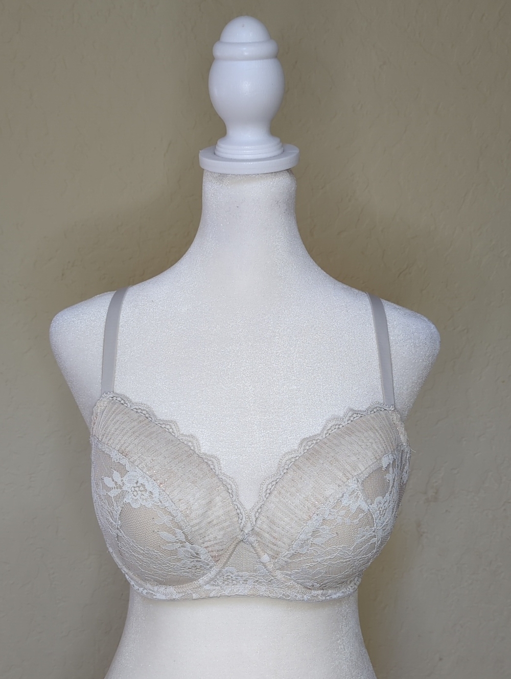 Victoria's Secret Cream Dream Angels Lace Lined Demi Push-Up Bra Size 34DD